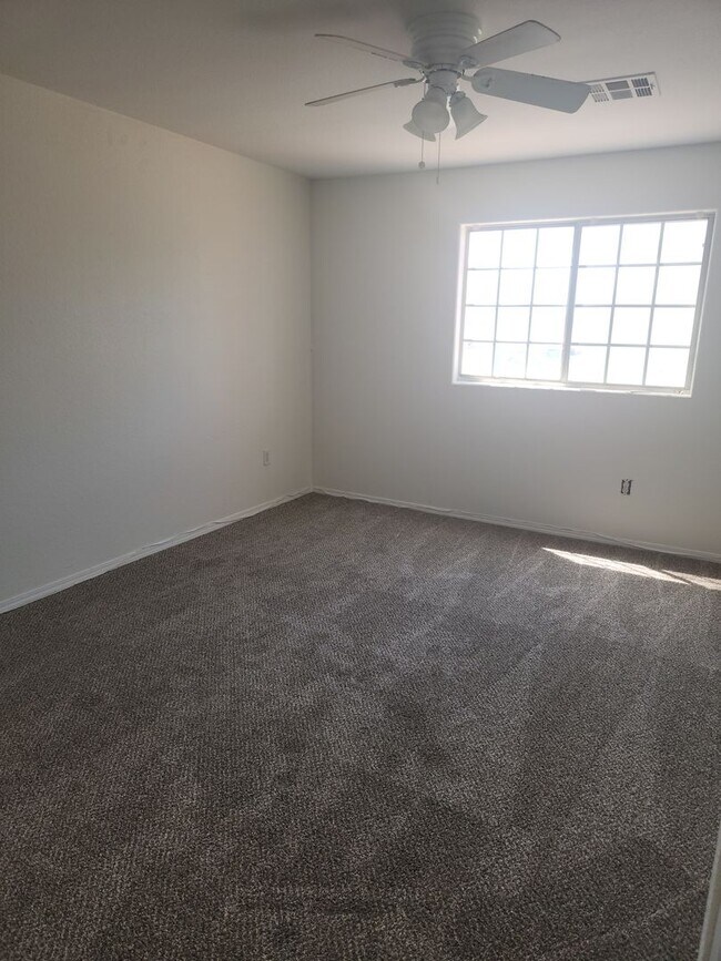 Building Photo - For Rent