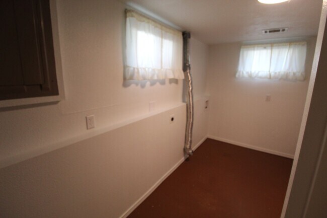 Building Photo - 6112 N Driscoll Blvd