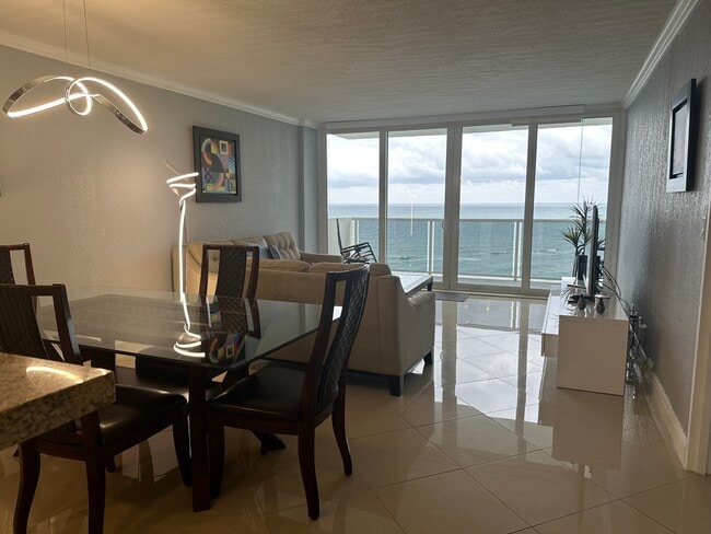 Building Photo - 3725 S Ocean Dr