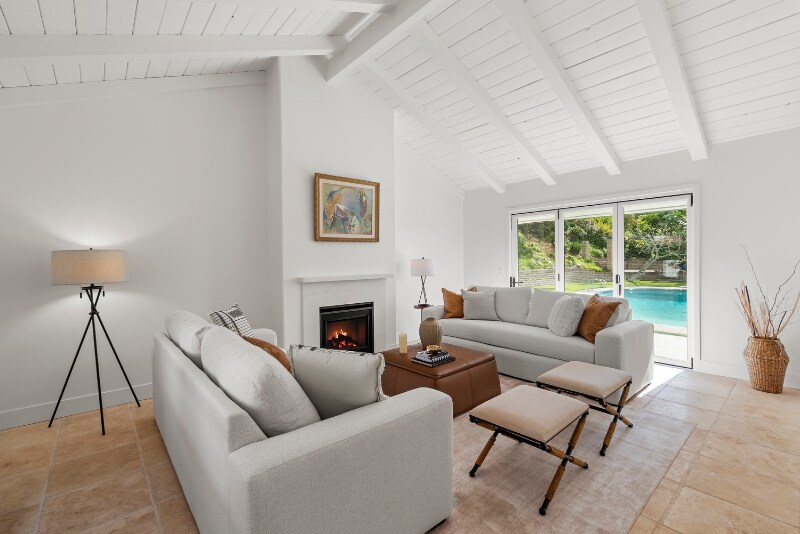 Building Photo - 10825 Savona Rd