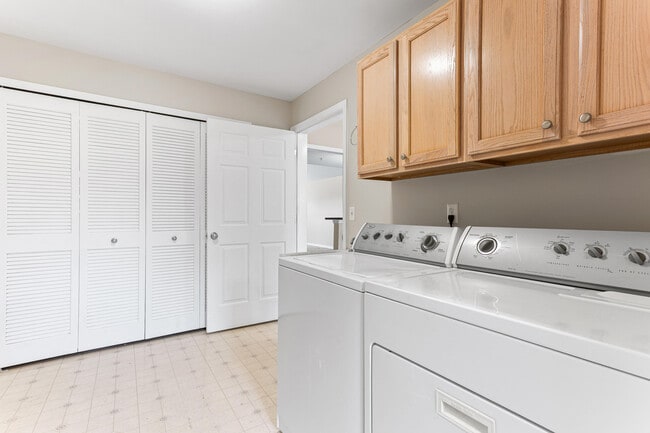 Building Photo - 28471 Carlton Way Dr