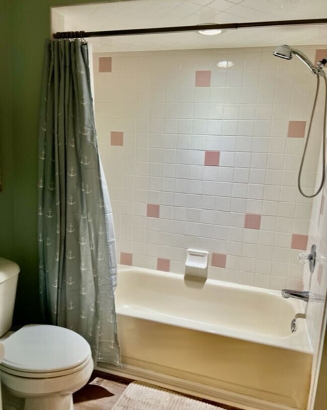 Building Photo - Beautiful Waterfront 2/2 Furnished Condo with community pool!