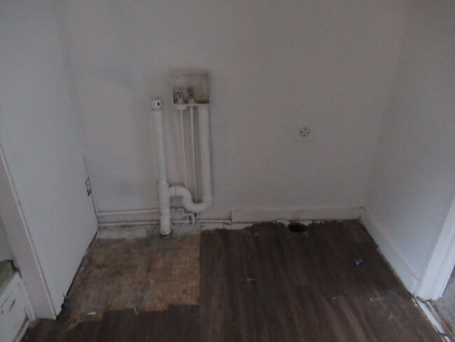 Building Photo - 27 Twin Oak Dr