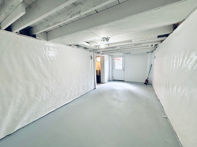 Building Photo - 7713 Knoll St