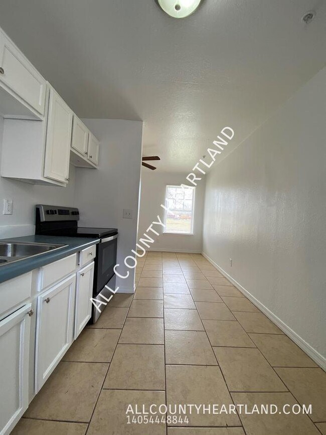 Building Photo - 944 SE 14th St