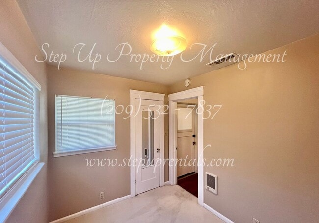 Building Photo - Beautiful 1920's 3 Bed 1 Bath Home Within ...