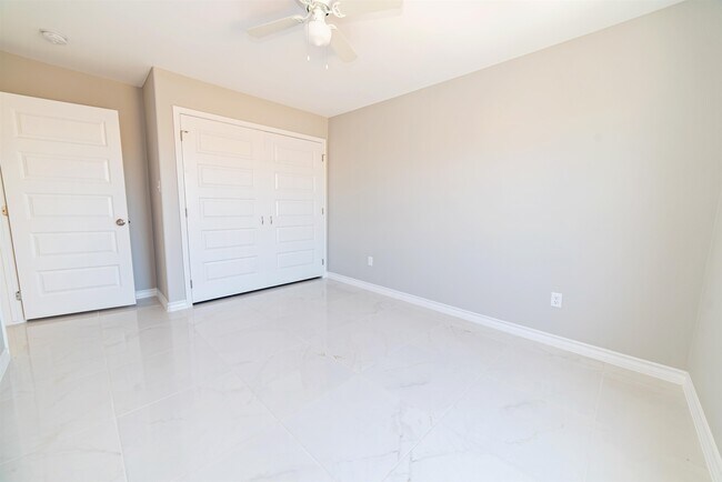 Building Photo - 315 Dorel Dr