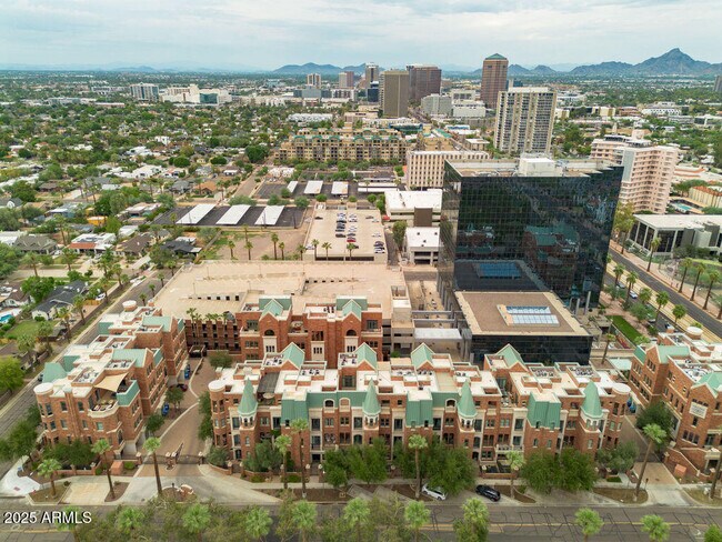 Building Photo - 50 W Palm Ln