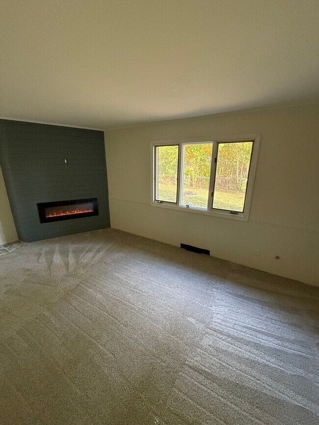 Building Photo - 4352 Clement Dr