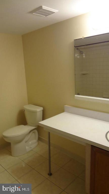 Building Photo - 430 Girard St