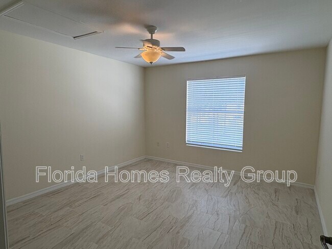 Building Photo - 3629 Pine Oak Cir