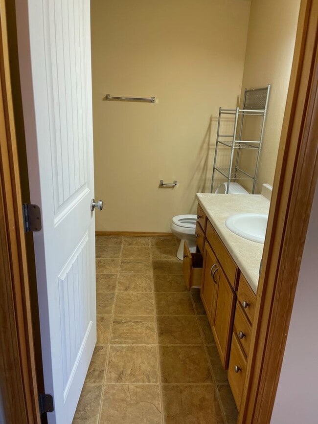 Building Photo - 3 Bed 2.5 Bath in River Rock