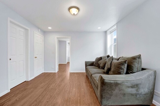 Building Photo - 465 W 27th St