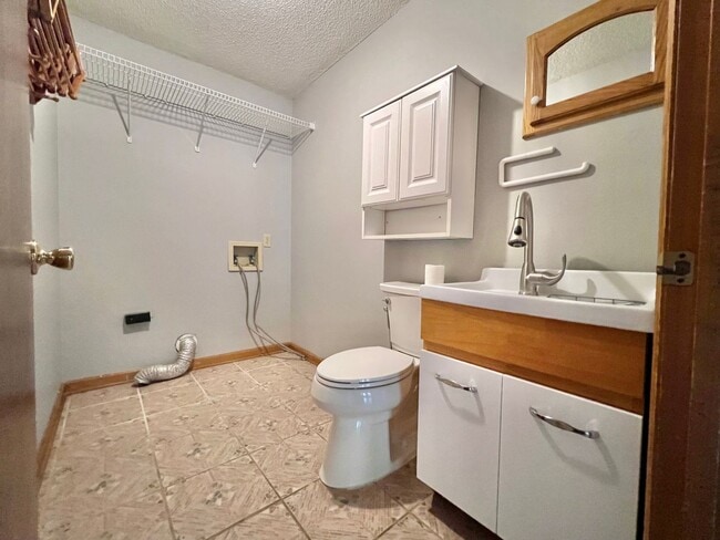 Building Photo - Fabulous house in Avondale on the East sid...