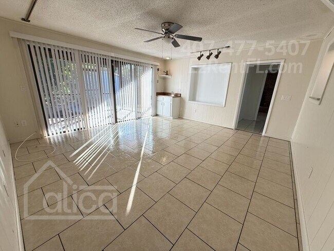 Building Photo - 6240 Bolling Dr