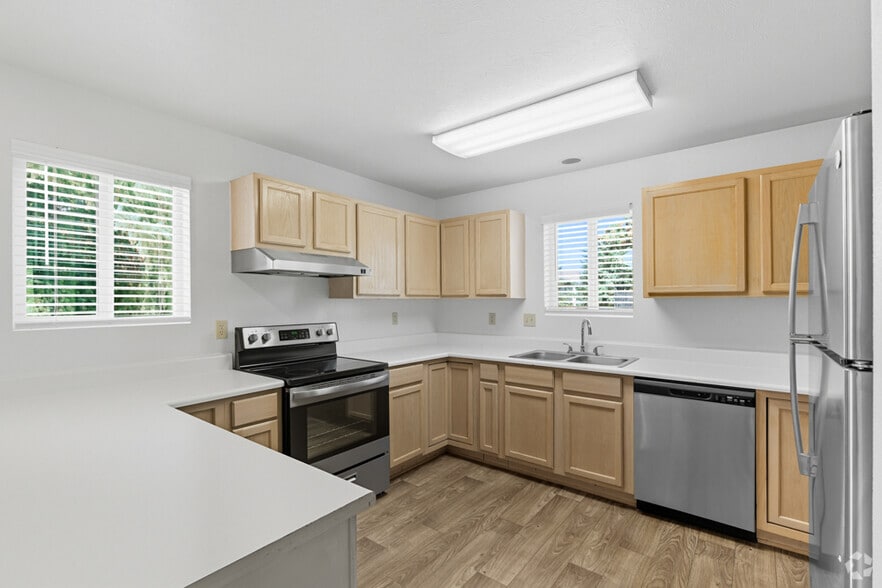 3BR, 2BA - 1,200SF - Kitchen - Mountain View