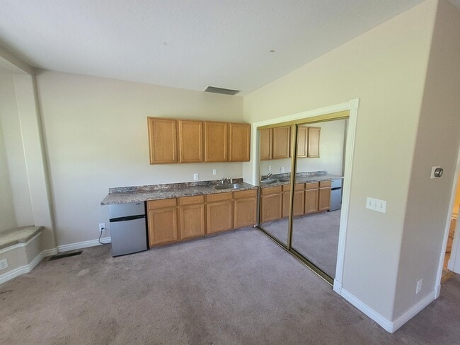Building Photo - 350 N Fairway Dr