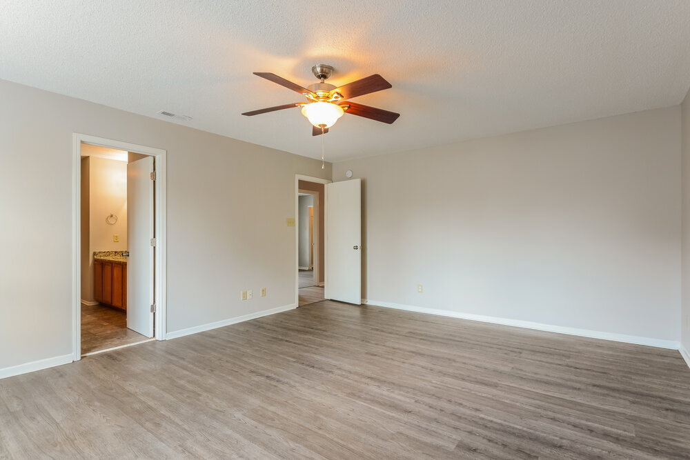 Building Photo - 2110 Dutch Elm Dr