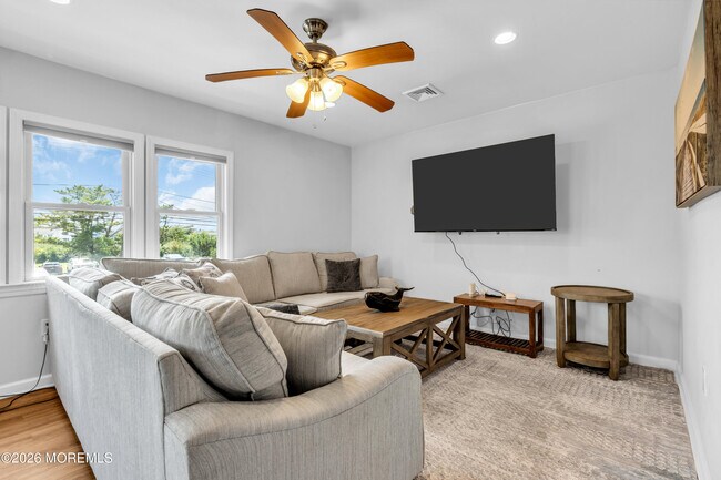 Building Photo - 27 Arnold Ave