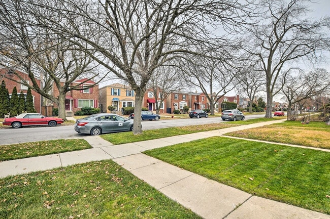 Building Photo - 10431 S Eberhart Ave
