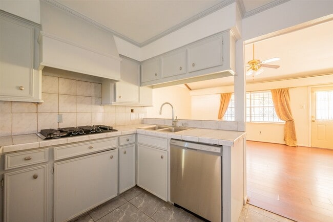 Building Photo - 4031 Curly Oaks Dr