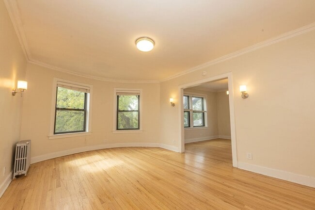 Interior Photo - 800 Michigan