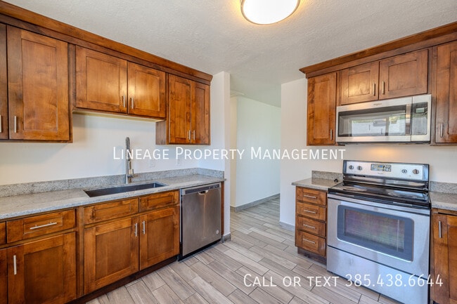 Building Photo - 1223 Emery-B