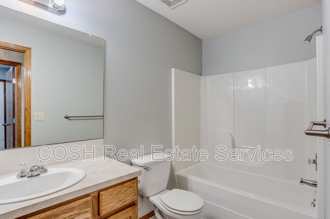 Building Photo - 1420 N Aksarben St