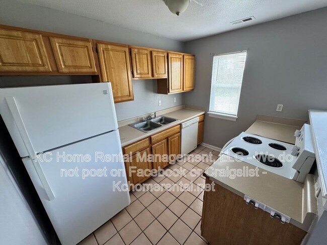 Building Photo - 804 Saddlewood St