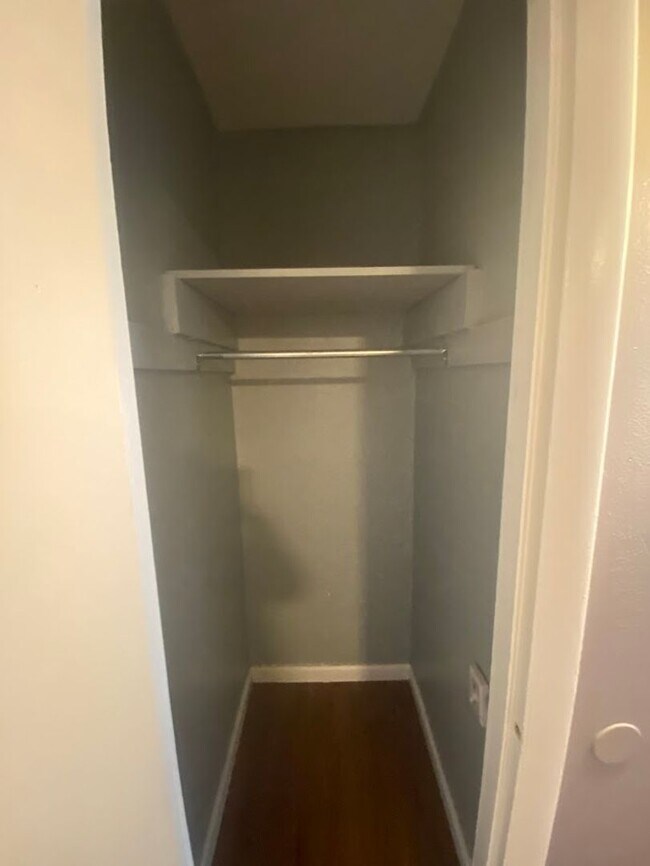 Building Photo - One Bedroom One Bath in Clifton Heights