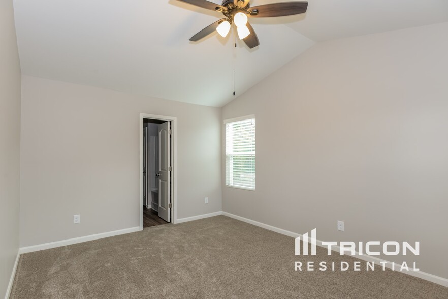 Building Photo - 117 Maple Crest Dr
