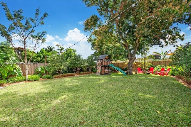 Building Photo - 6560 SW 26th St