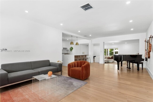 Building Photo - 7825 SW 72nd Ave