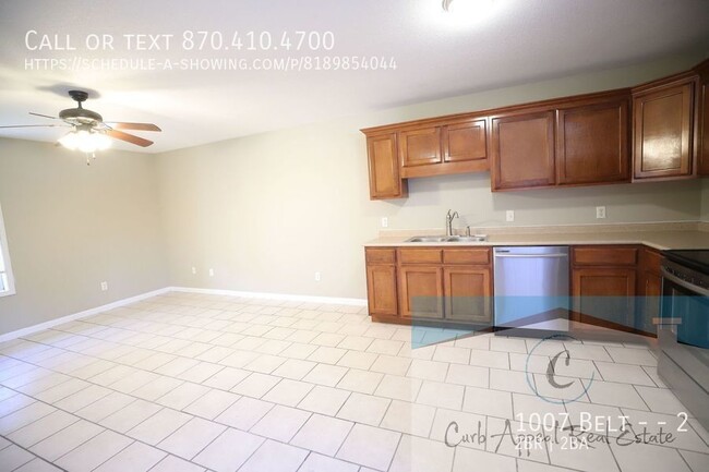 Building Photo - Spacious 2 bed /2 full bath apt - includes...