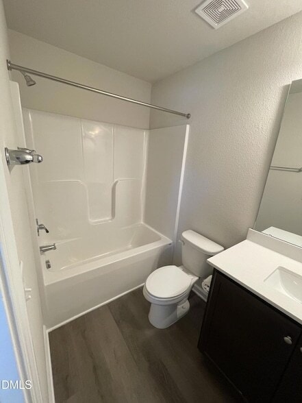 Building Photo - 1028 Peony Ln