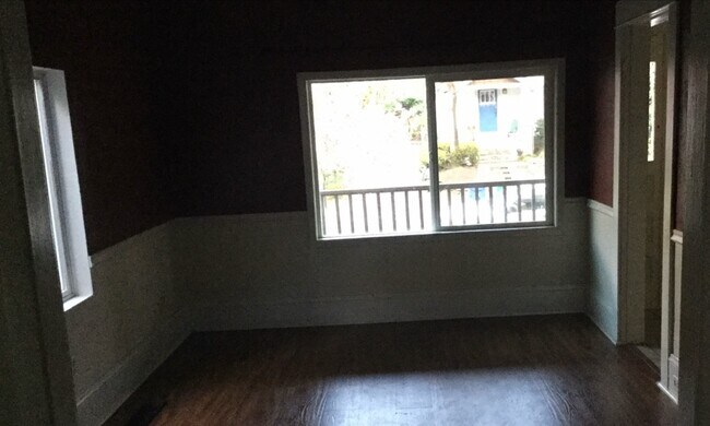 Building Photo - 1007 SE Clatsop St