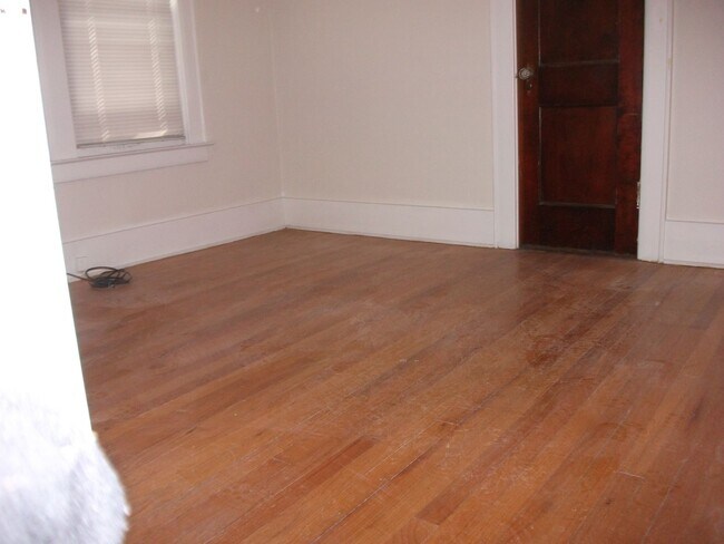 Building Photo - 341-43 Roosevelt Ave