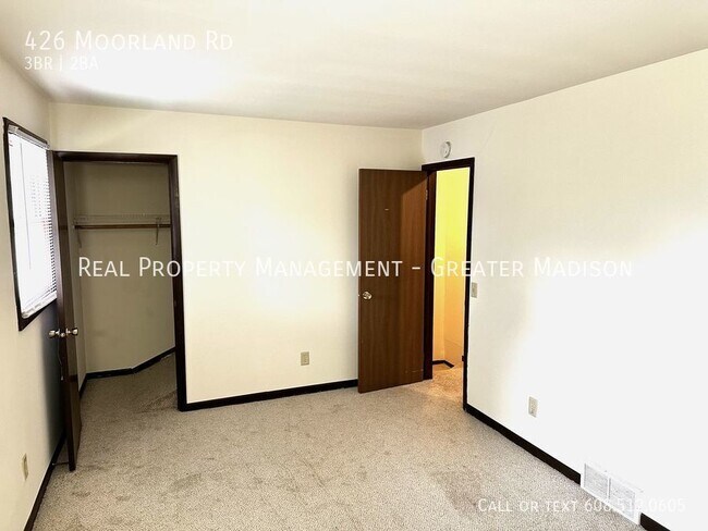 Building Photo - 3 bedroom duplex on Madison's south side w...