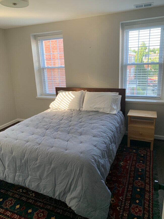 Building Photo - 2 Bed, 1 Bath Condo