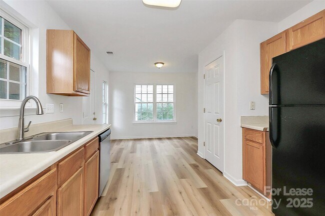 Building Photo - 1215 McAllister Dr