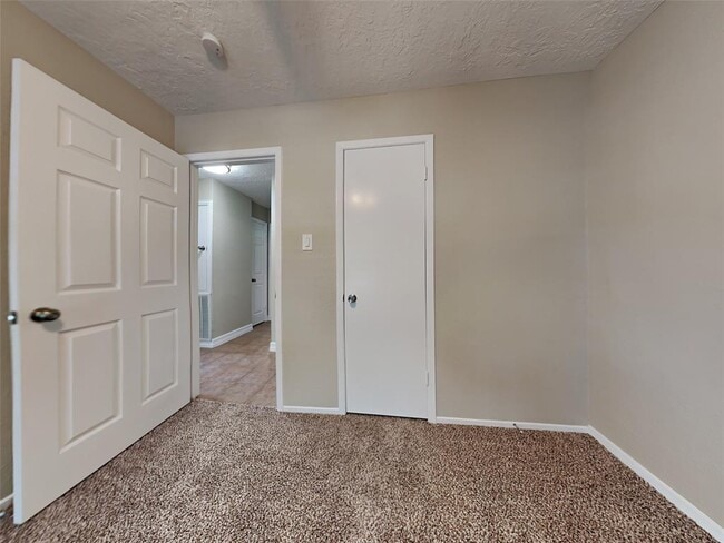 Building Photo - 123 Greenshire Dr
