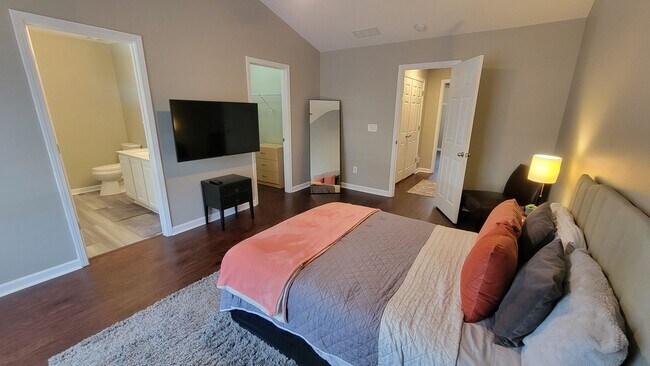 Building Photo - 2 Bed, 2 Bath Townhome in Mauldin is Available