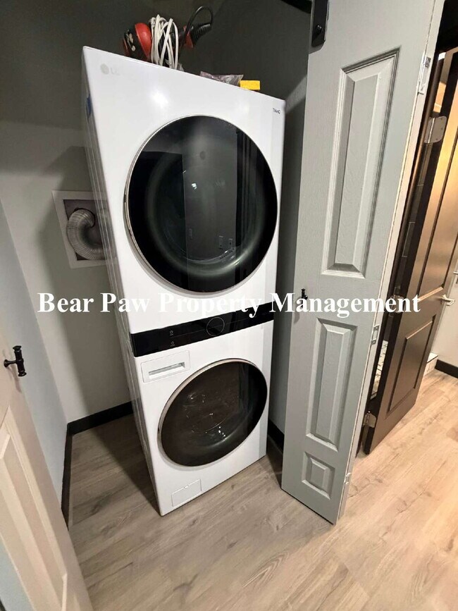 Building Photo - Spacious 2-Bed, 2-Bath Condo Retreat in Evergreen, CO!"