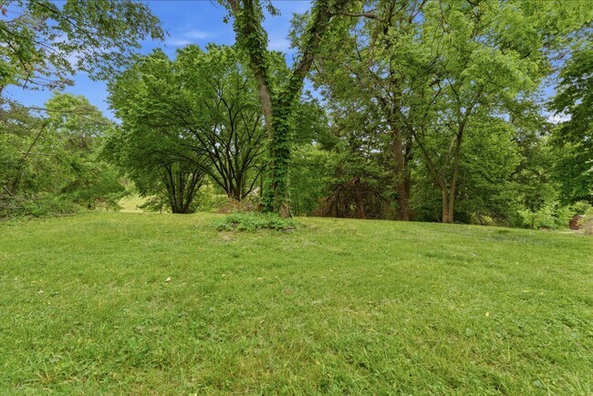 Building Photo - 308 Brookview Ct