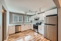 Building Photo - Amazing 3bed/1bath Fourplex with Backyard!