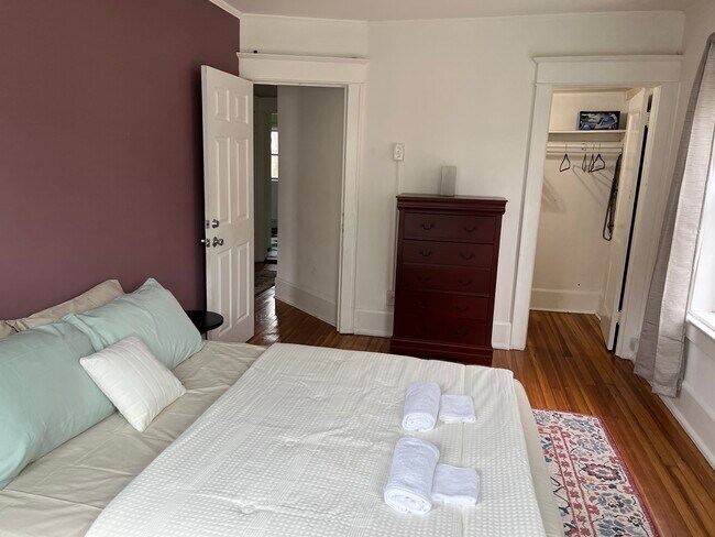 Building Photo - 25 Besch Ave