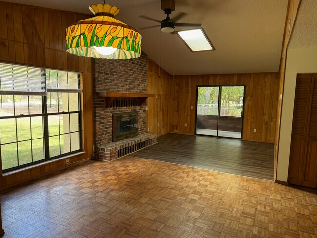 Building Photo - 3660 Crazy Horse Trail