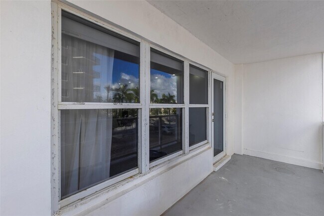 Building Photo - 3750 Galt Ocean Dr