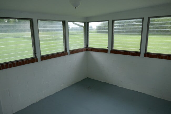 Building Photo - 132 Hwy 343 North