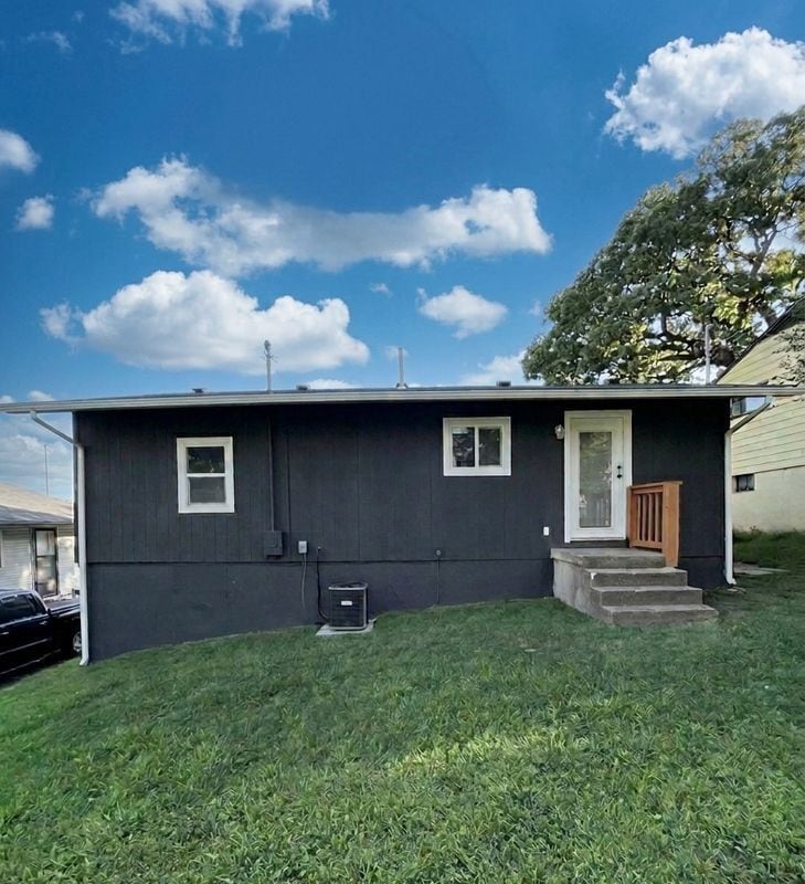 Building Photo - 3741 Elmwood Ave